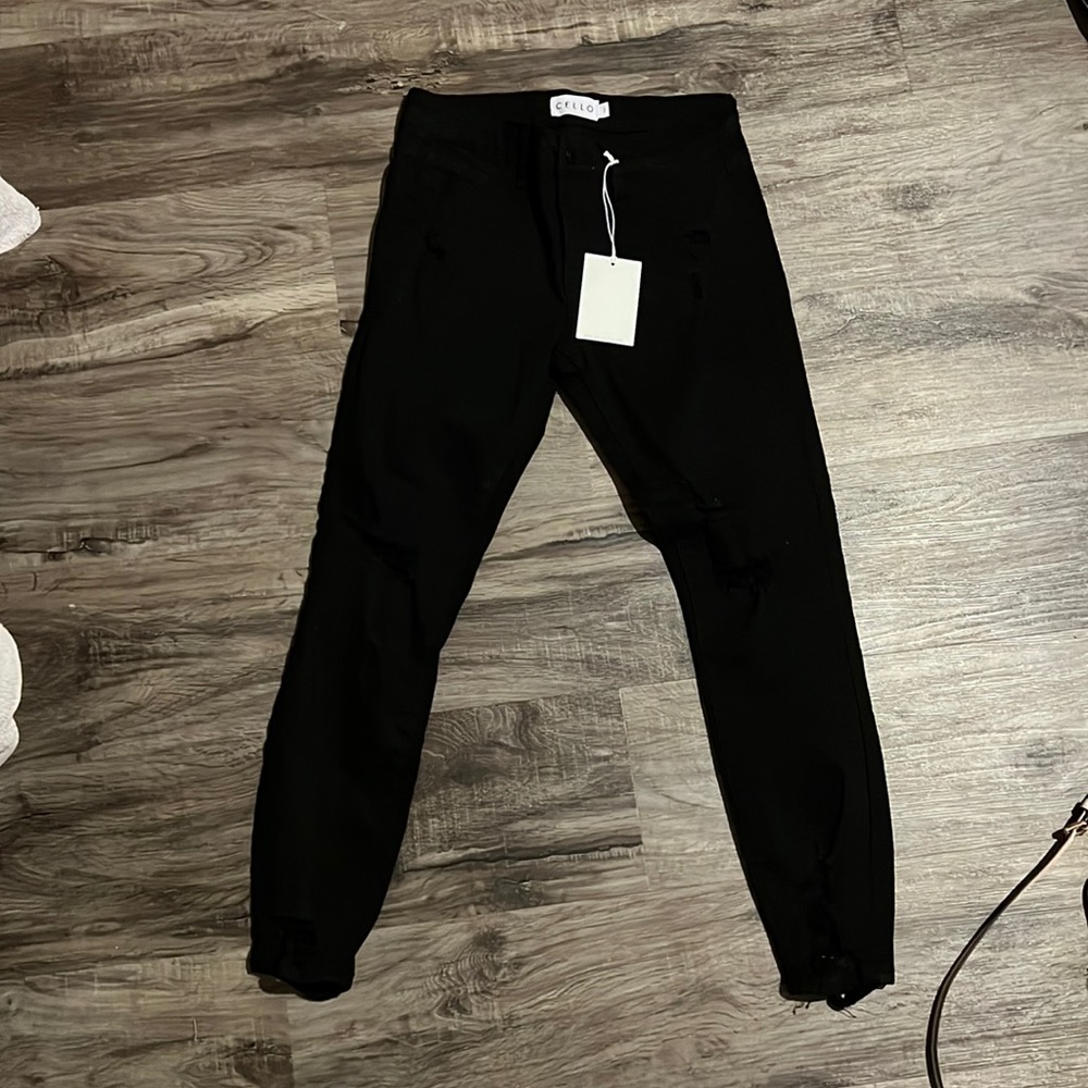 Cello ripped mid rise jean nwt size 1 $15